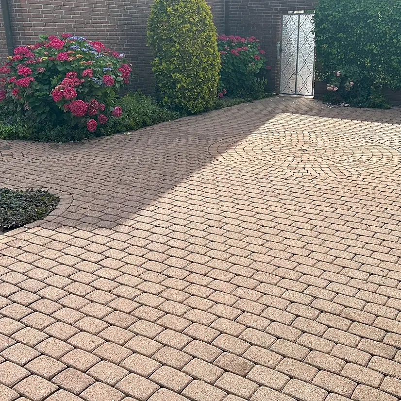 Einfahrt in Asperden nach der Reinigung