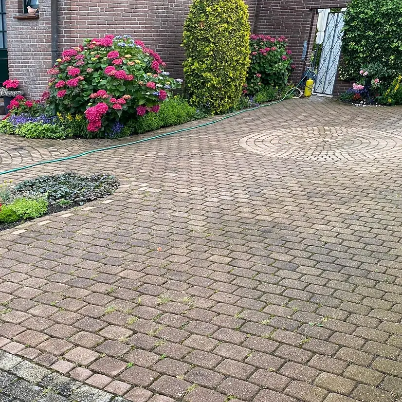 Einfahrt in Asperden vor der Reinigung